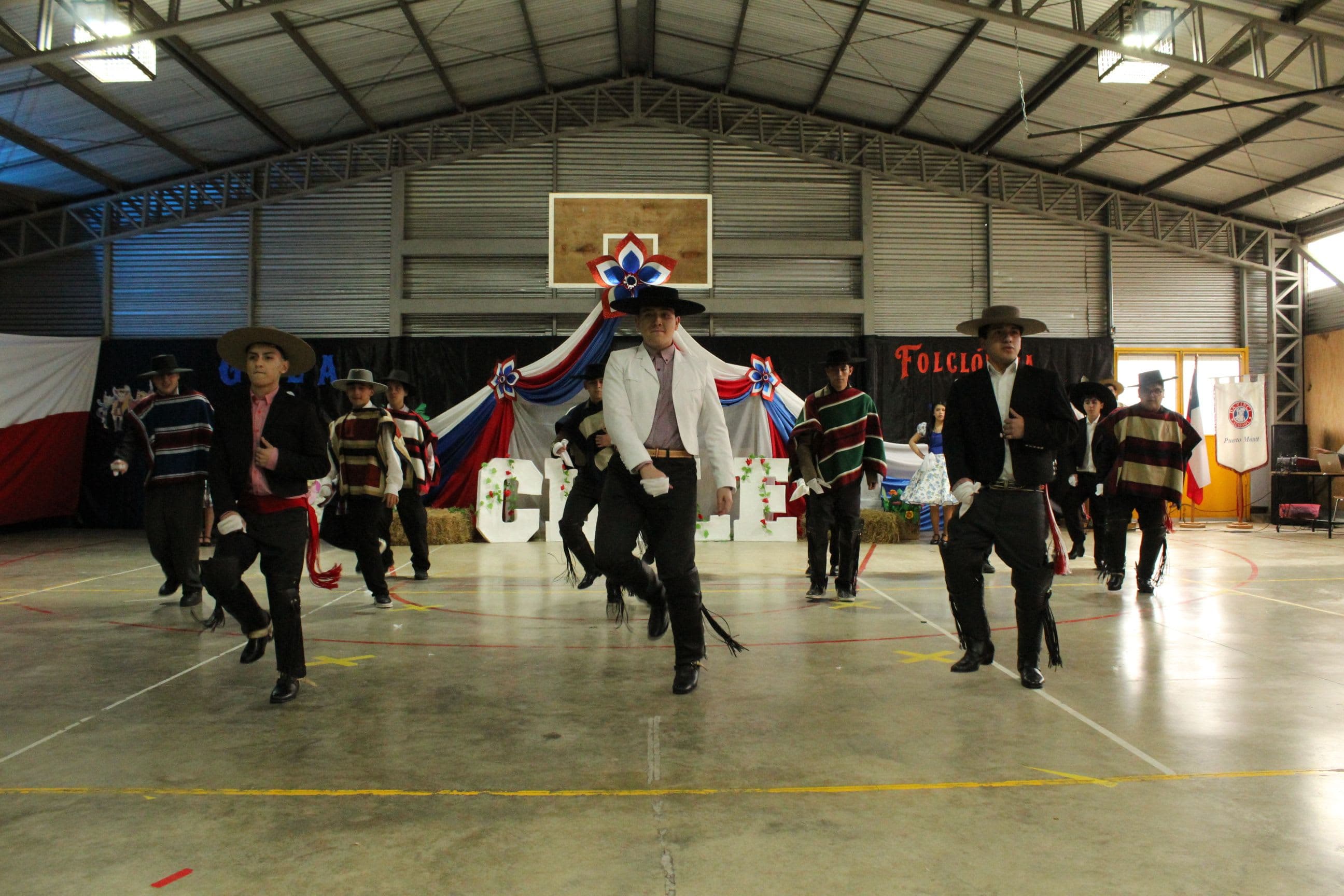 ¡La pasión, la energía y la tradición se tomaron el escenario en la Gala Folclórica de Segundo Ciclo de Da Vinci School!